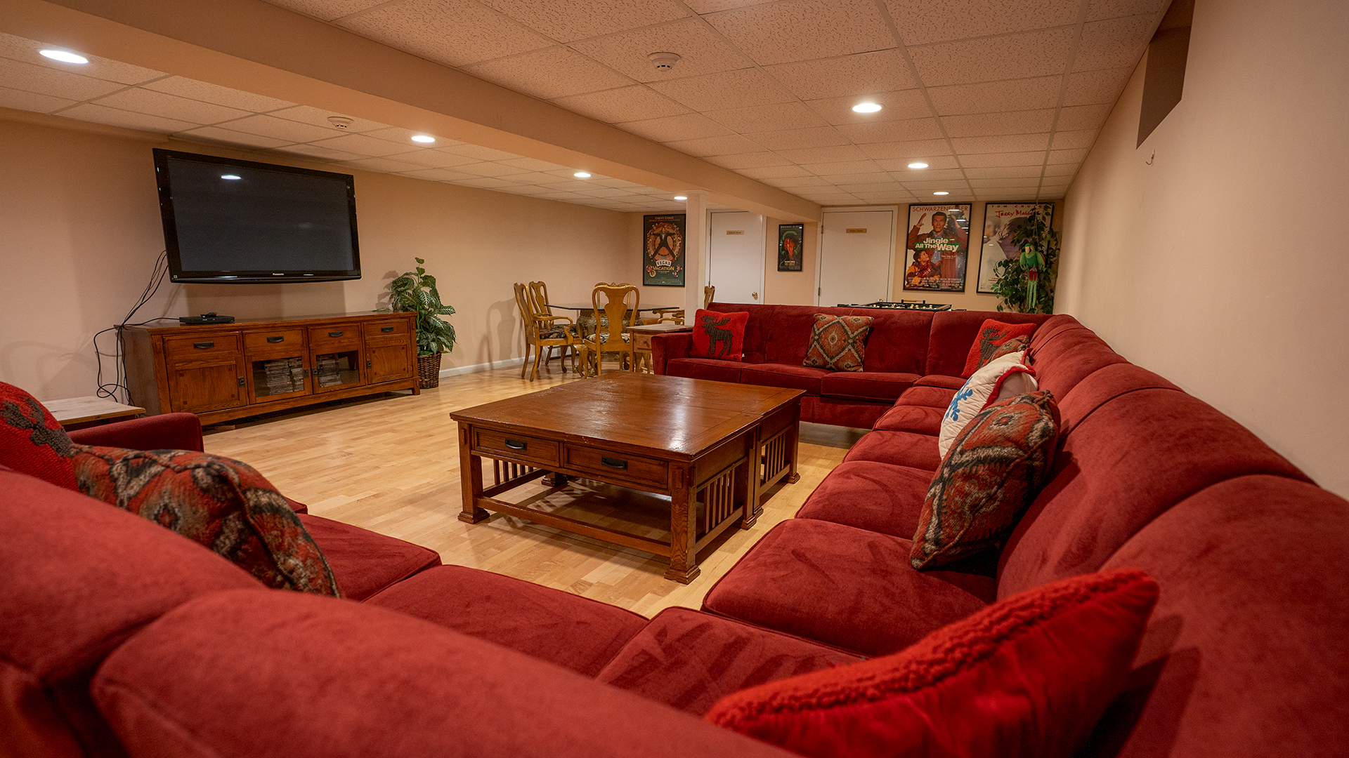 Entertainment Lounge